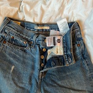 Levi’s wedgie fit blue jeans